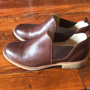 Women’s Clark’s Leather Slip-on Shoes Size 8